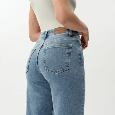 NAYA | Relaxed ComfortDenim™ Jeans