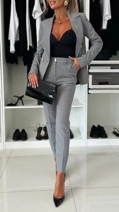 Maya - Ikonischer Slim-Schnitt Eleganz
