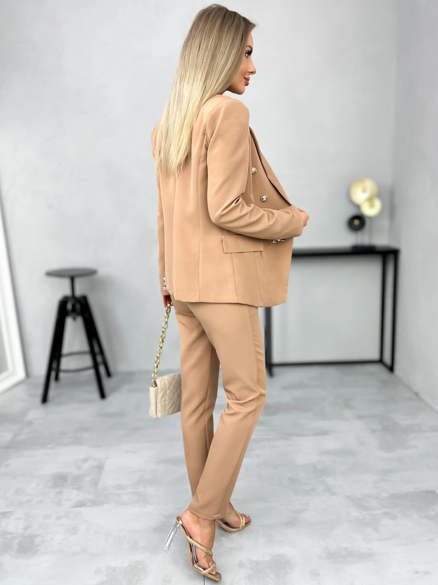 Maya - Ikonischer Slim-Schnitt Eleganz