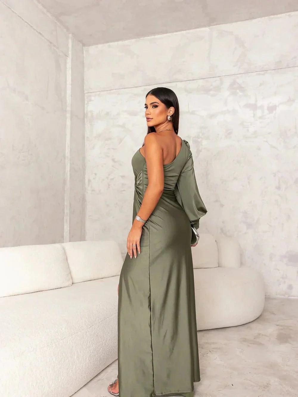 Victoria | Elegant silkekjole med splitt